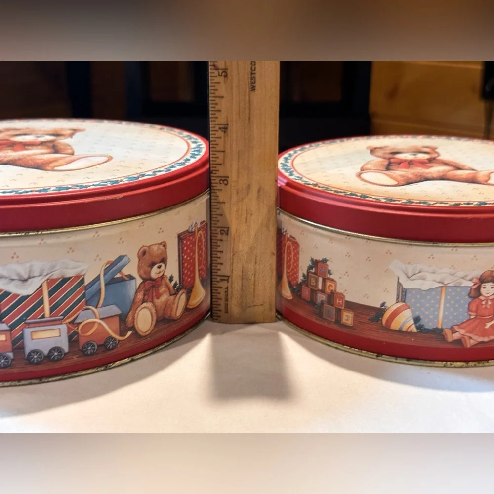 Vintage Christmas Cookie Tins Christmas‎ Around the World (House of Lloyd)